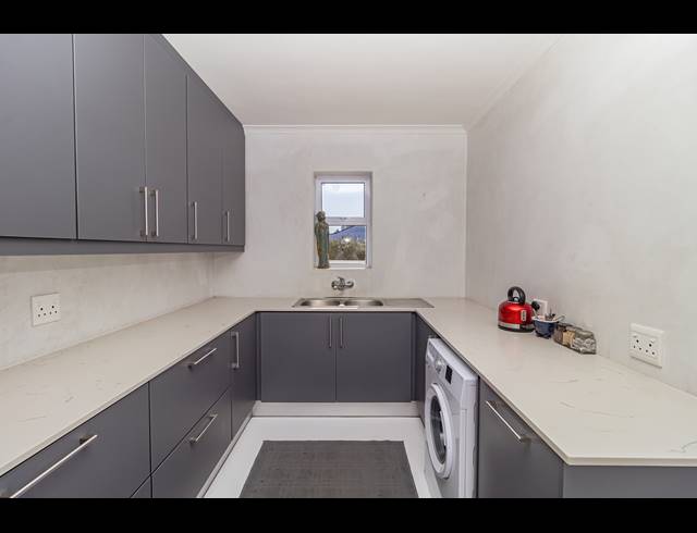 3 BEDROOM HOUSE FOR SALE IN GROTTO BAY